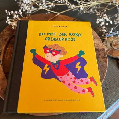 Bo mit der rosa Erdbeerhose