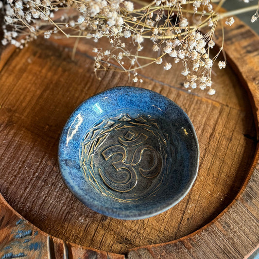 Wunderschöne Keramikschale mit OM Symbol